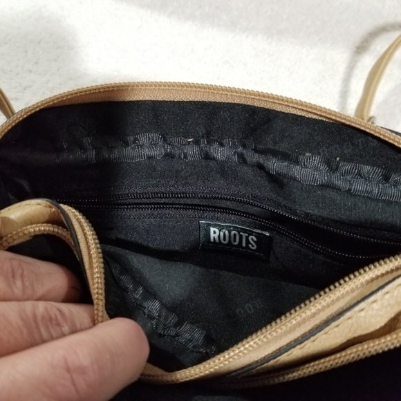 Roots NWOT tan crossbody bag - Picture 4 of 5